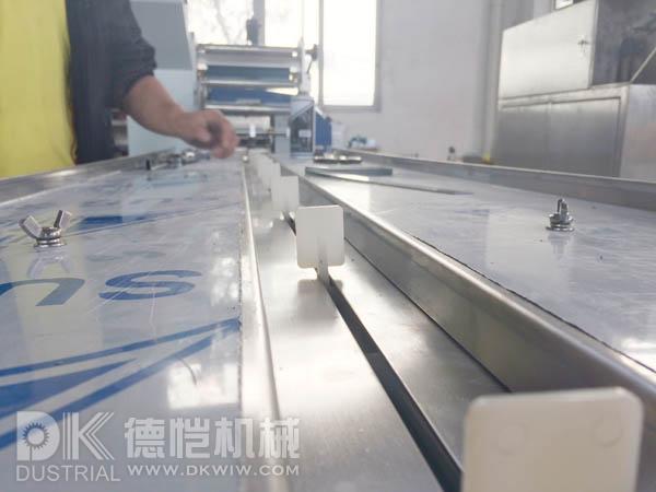 德愷包裝機(jī)械 枕式包裝設(shè)備 封切設(shè)備 管材包裝設(shè)備 廣東德愷機(jī)械有限公司 佛山德愷機(jī)械有限公司 德愷機(jī)械包裝機(jī) 佛山德愷包裝機(jī) 廣東德愷包裝機(jī) 佛山德愷包裝機(jī) 枕式包裝機(jī)廠家 自動整理包裝機(jī) 封切收縮機(jī) 立式包裝機(jī) 稱重充填設(shè)備 提升輸送設(shè)備 封切收縮機(jī) 高速邊封包裝機(jī) 高速邊封收縮包裝機(jī) 全自動直進(jìn)料袖口式包裝機(jī) 高速恒溫?zé)崾湛s包裝機(jī) 全自動封切包裝機(jī) 回轉(zhuǎn)式枕式包裝機(jī) 回轉(zhuǎn)伺服式枕式包裝機(jī) 下走紙枕式包裝機(jī) 往復(fù)式枕式包裝機(jī) 不銹鋼理料線食品包裝機(jī)廠家 餅干包裝機(jī) 伺服包裝機(jī)